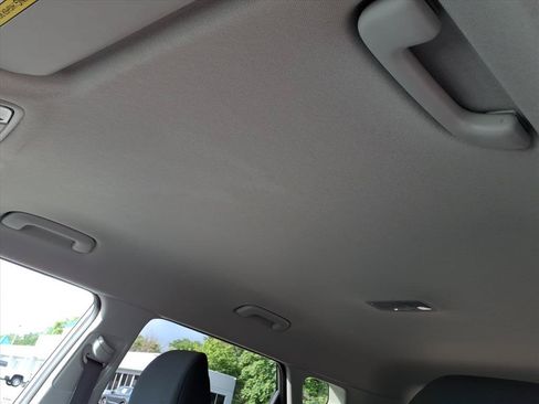 Used 2025 Kia Soul LX w/ LX Technology Package FWD image 21
