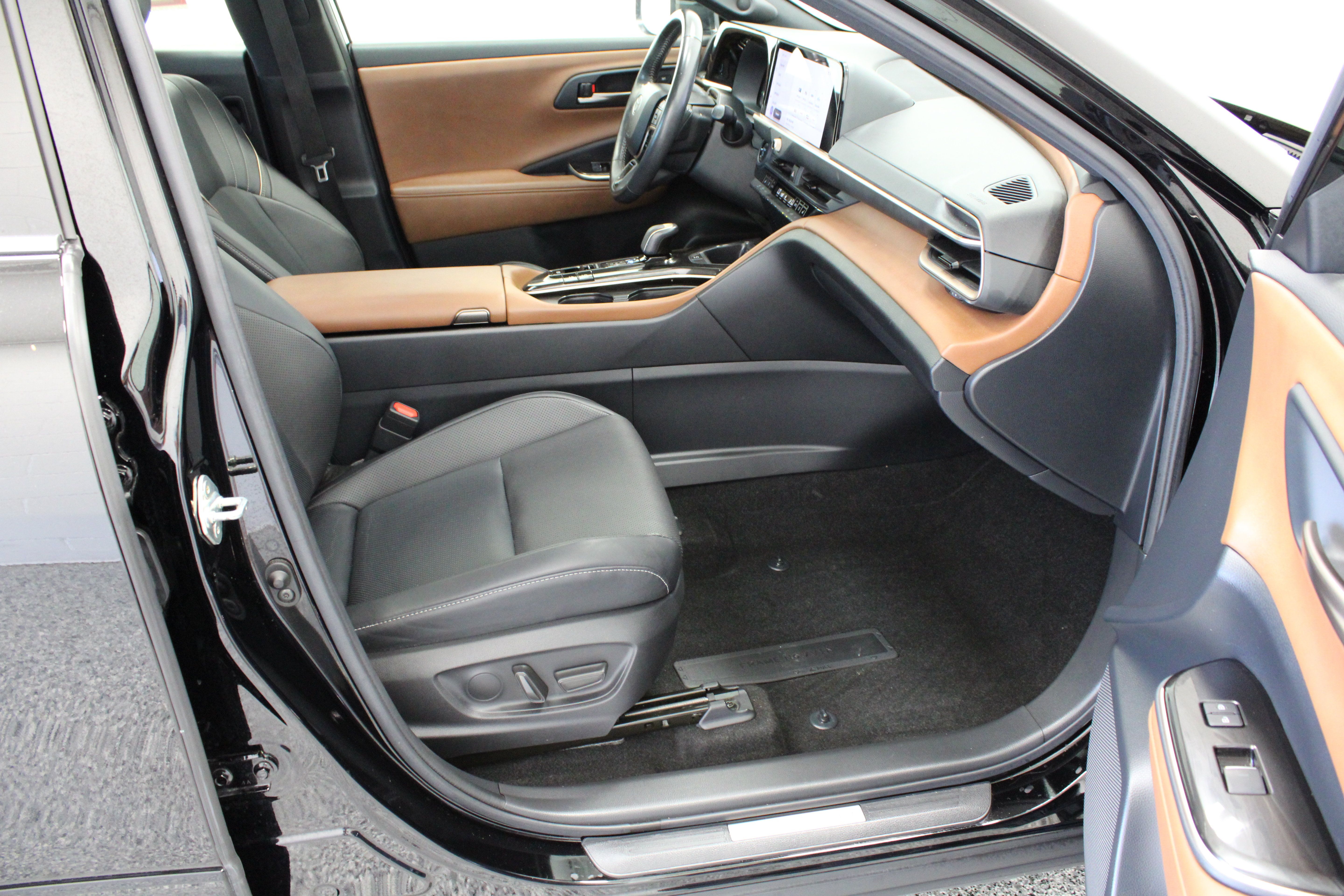 Used 2025 Toyota Crown w/ Advanced Technology Package AWD/4WD image 37