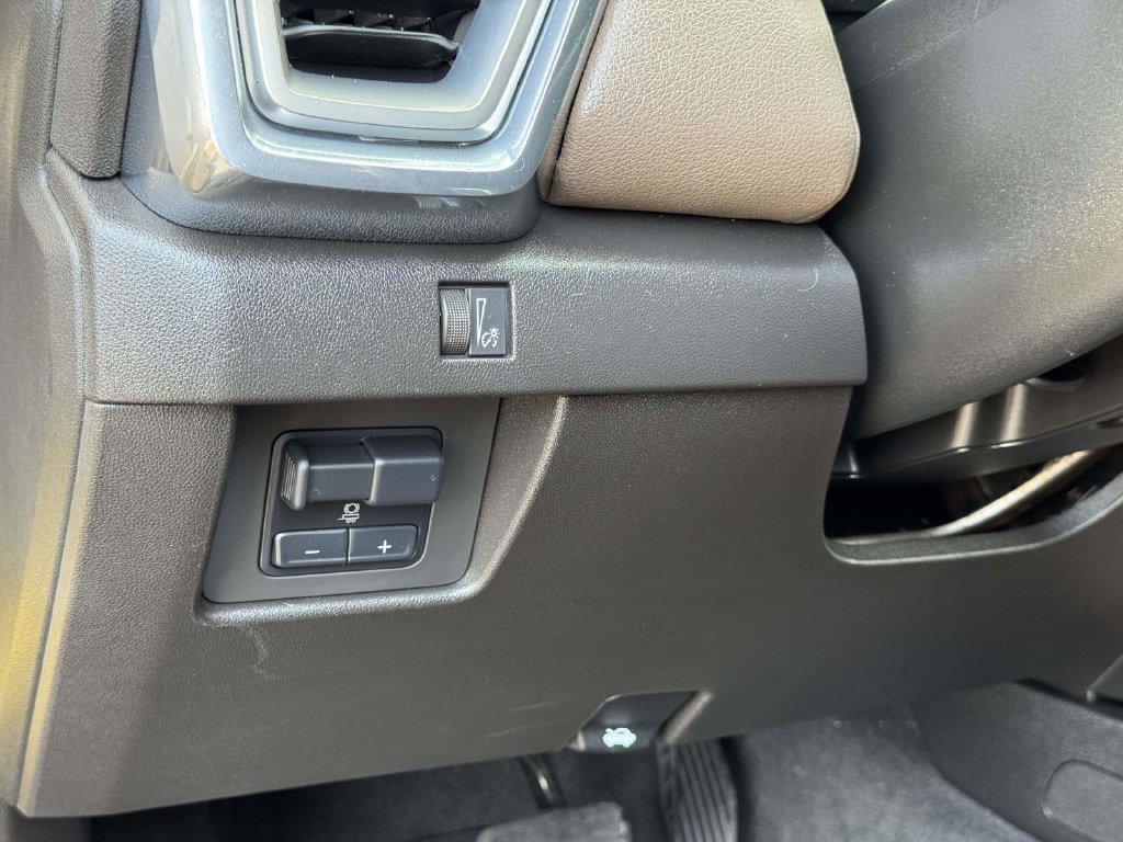 Used 2023 GMC Canyon Denali w/ Denali Black Edition AWD/4WD image 10