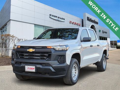 Used 2025 Chevrolet Colorado W/T w/ Advanced Trailering Package image 2