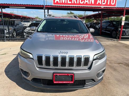 Used 2019 Jeep Cherokee Latitude Plus w/ Comfort/Convenience Group FWD image 5
