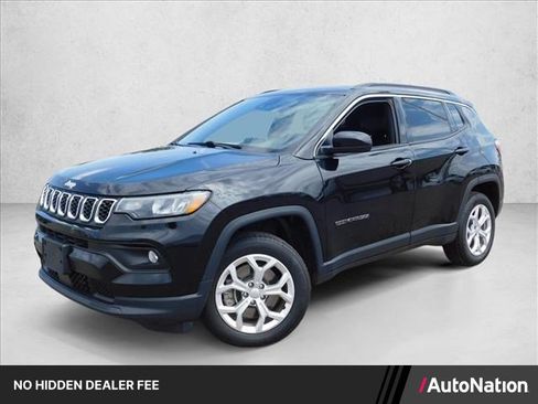 Used 2024 Jeep Compass Latitude AWD/4WD image 1