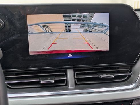 Used 2025 Chevrolet Trax LT w/ LT Convenience Package image 16