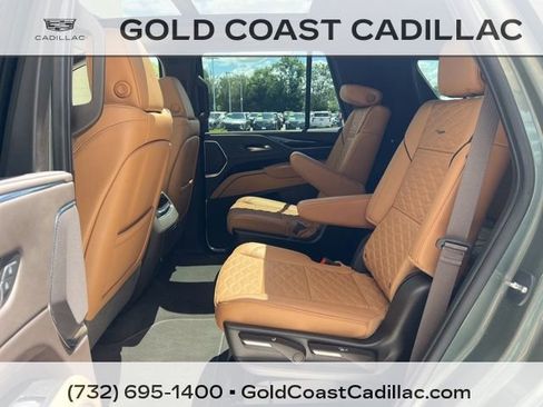Used 2023 Cadillac Escalade Premium Luxury AWD/4WD image 19