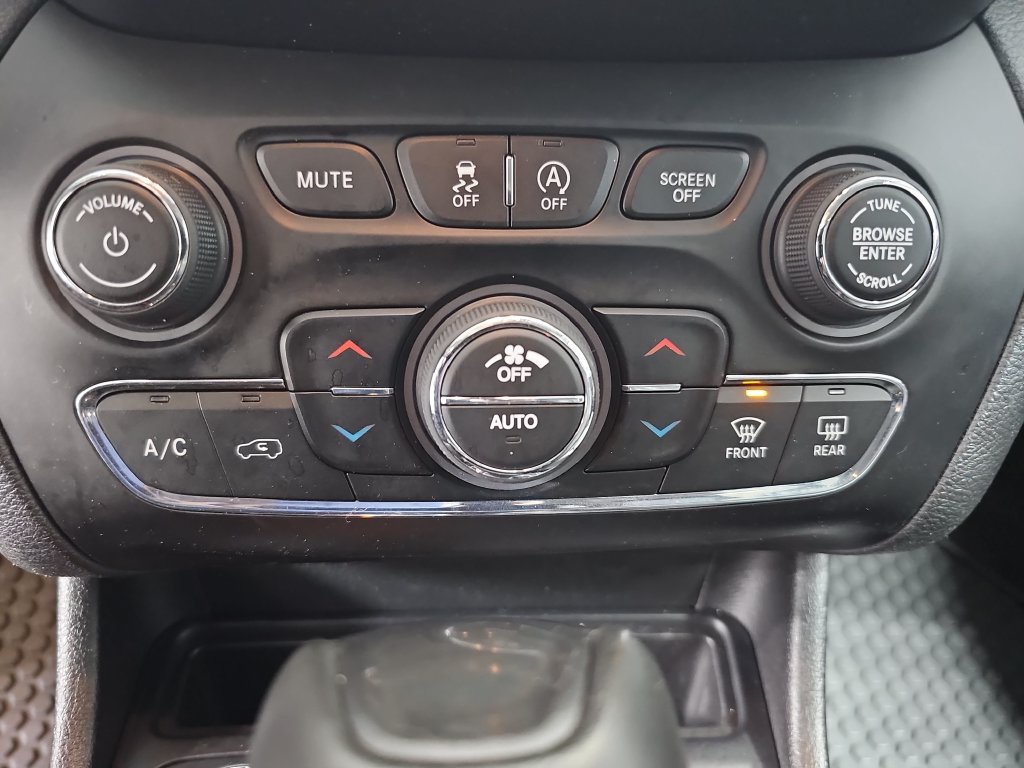 Used 2019 Jeep Cherokee Trailhawk AWD/4WD image 27