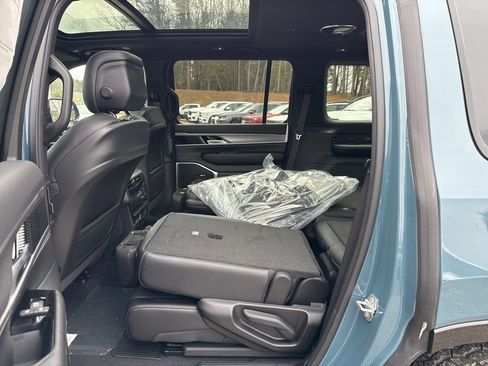 New 2026 Jeep Grand Wagoneer 4WD image 25