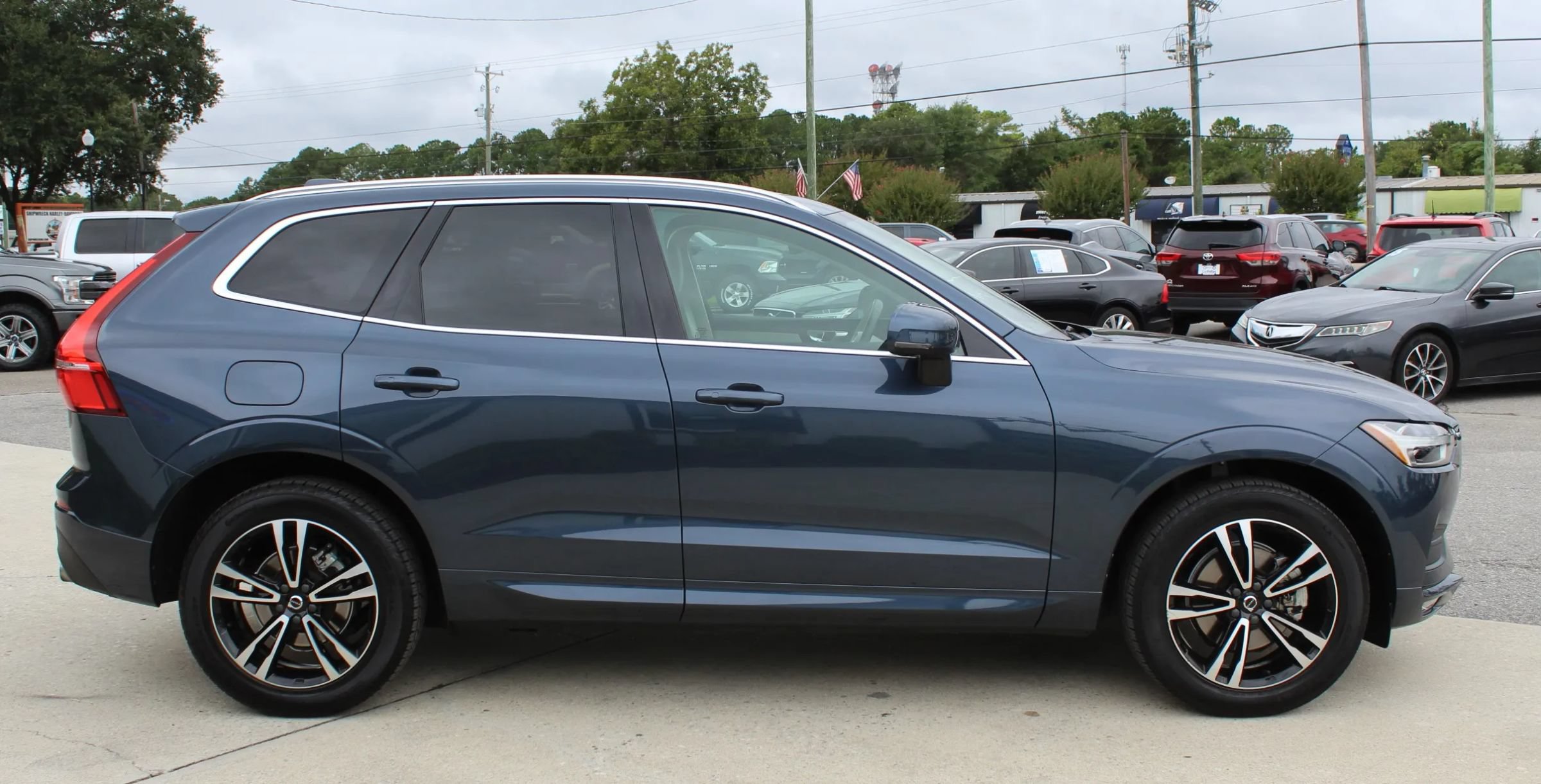 Used 2021 Volvo XC60 T5 Momentum w/ Premium Package FWD image 6