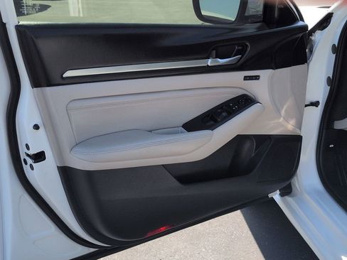 Used 2019 Nissan Altima 2.5 Platinum image 25