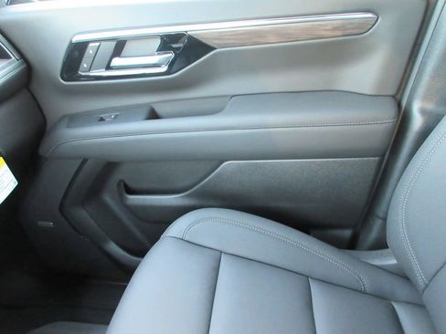 New 2026 Chevrolet Suburban LT w/ Comfort Package image 35