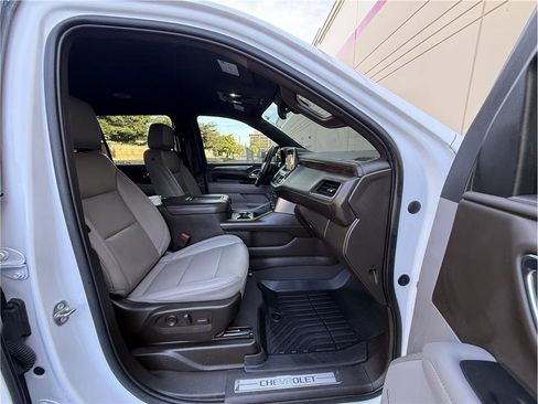 Used 2023 Chevrolet Suburban LT image 25