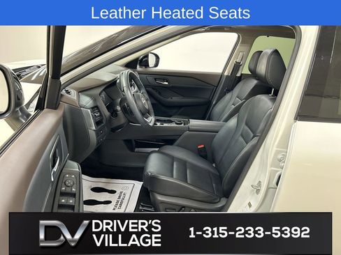 Used 2023 Nissan Rogue SV w/ SV Premium B Package image 9