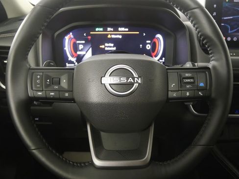 Used 2025 Nissan Rogue Platinum w/ Tech Package FWD image 16