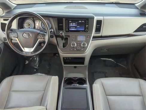 Used 2020 Toyota Sienna XLE image 15