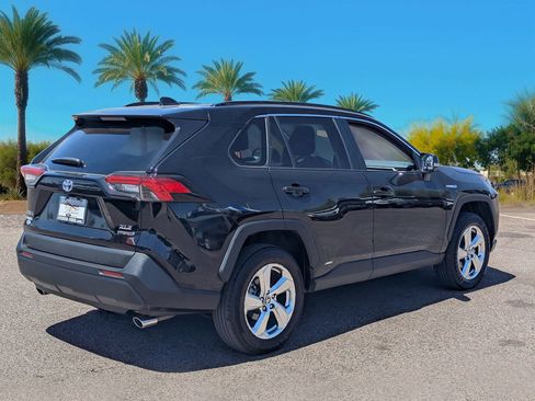 Used 2021 Toyota RAV4 XLE Premium AWD/4WD image 5
