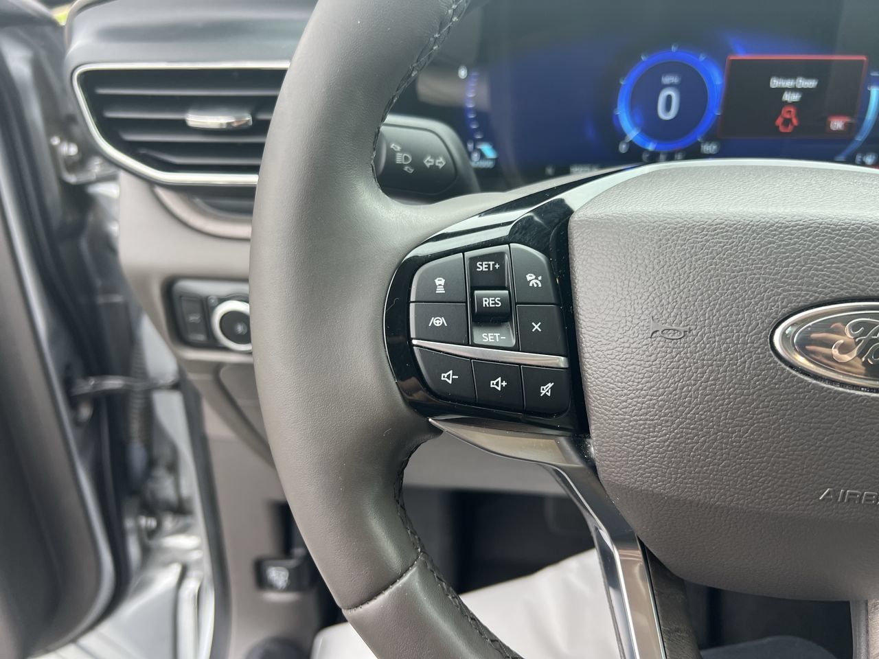 Used 2023 Ford Explorer Platinum w/ Technology Package AWD/4WD image 19