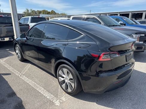 Used 2021 Tesla Model Y 2WD image 8
