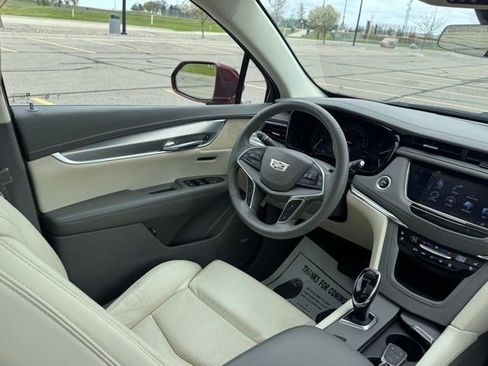 Used 2017 Cadillac XT5 Premium Luxury AWD/4WD image 16