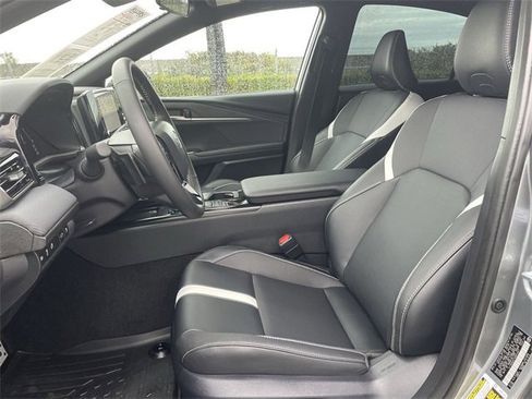 Used 2025 Toyota Camry SE image 18