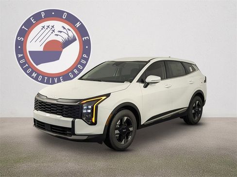 New 2026 Kia Sportage LX image 2