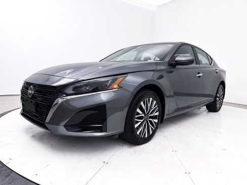 Used 2024 Nissan Altima 2.5 SV w/ SV Premium Package image 13