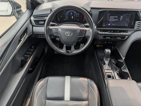 Used 2025 Toyota Camry SE FWD image 12