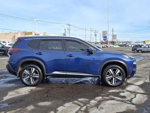 Used 2022 Nissan Rogue Platinum w/ Head-Up Display Package image 8