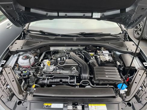 Used 2025 Volkswagen Jetta SE image 32