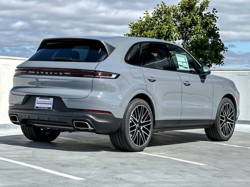New 2026 Porsche Cayenne AWD/4WD image 8