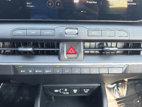 Used 2025 Kia K4 FWD image 26