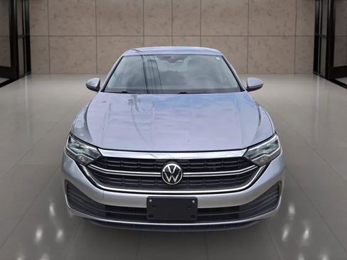 Used 2023 Volkswagen Jetta SE FWD image 4