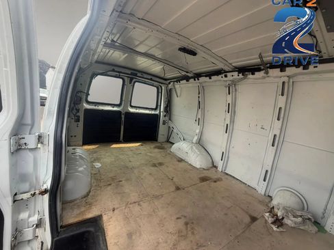 Used 2017 Chevrolet Express 2500 RWD image 14