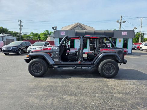 Used 2019 Jeep Wrangler Unlimited Sahara w/ Safety Group AWD/4WD image 21