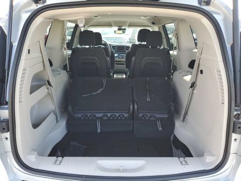 Used 2023 Chrysler Voyager LX FWD image 10