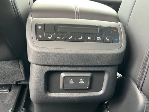 New 2026 Nissan Pathfinder SL image 12