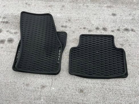 Used 2022 Volkswagen Taos SEL image 47