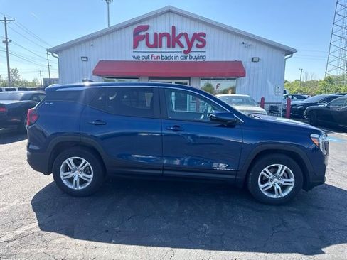 Used 2023 GMC Terrain SLE w/ LPO, Floor Liner Package FWD image 2