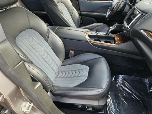 Used 2019 Maserati Levante GranLusso image 20