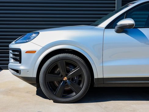 Certified 2025 Porsche Cayenne image 11