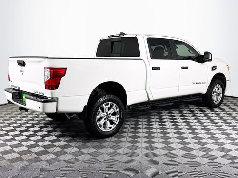 Used 2023 Nissan Titan SV w/ SV Convenience Package image 10