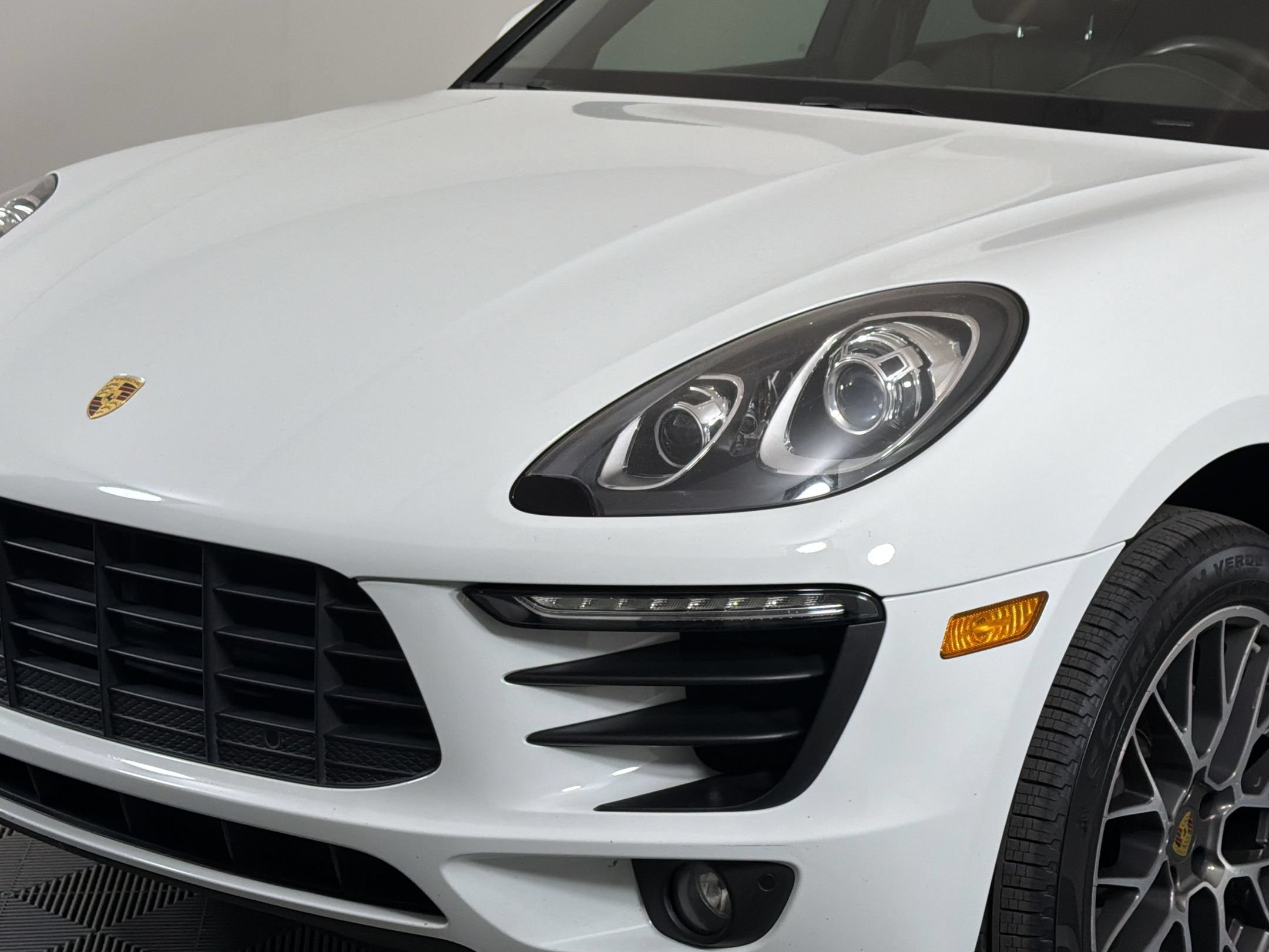 Used 2018 Porsche Macan AWD/4WD image 14