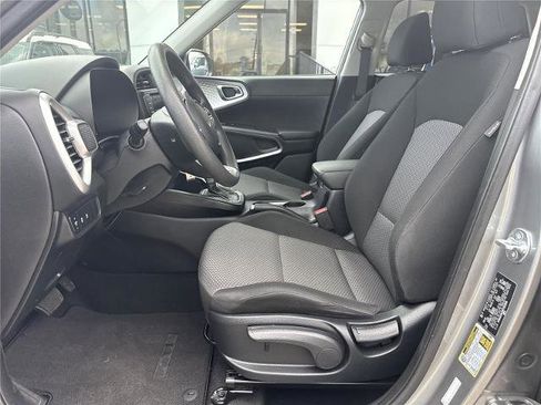 Used 2024 Kia Soul LX w/ Option Group 015 FWD image 4