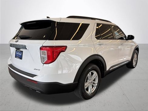 Used 2024 Ford Explorer XLT AWD/4WD image 7