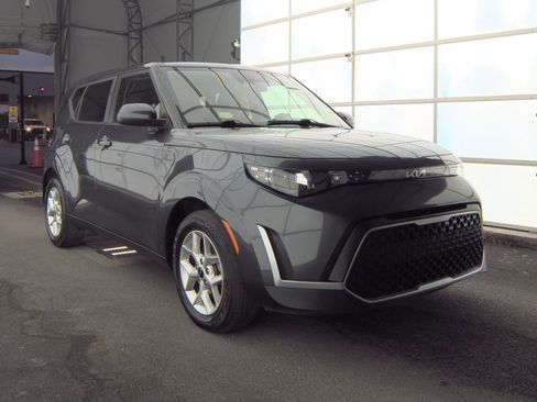 Used 2023 Kia Soul LX w/ Option Group 015 FWD image 2
