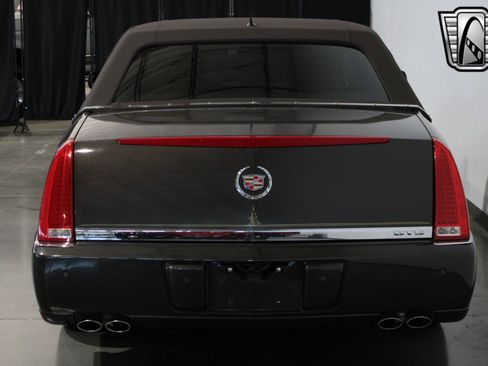 Used 2008 Cadillac DTS Performance w/ Platinum Edition image 22