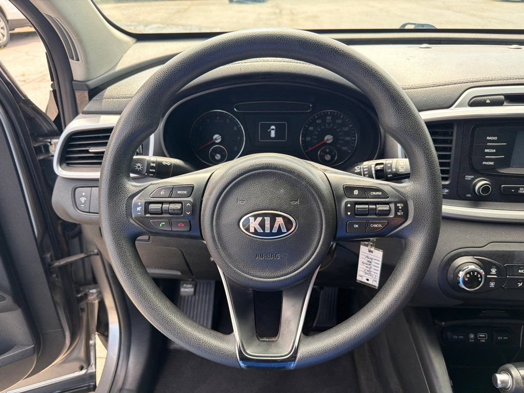 Used 2017 Kia Sorento LX FWD image 10