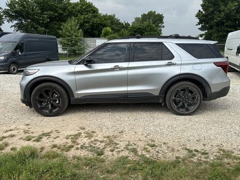 Used 2024 Ford Explorer ST-Line w/ Class IV Trailer Tow Package RWD image 3