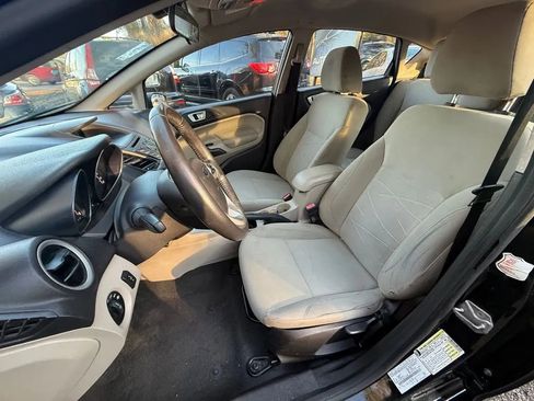 Used 2015 Ford Fiesta SE image 9