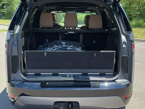 Certified 2025 Land Rover Discovery Dynamic SE AWD/4WD image 25