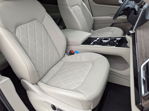 Used 2024 Volkswagen Atlas SEL Premium R-Line image 12