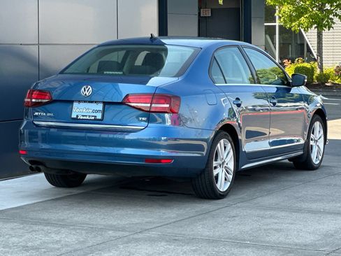 Used 2017 Volkswagen Jetta SEL FWD image 3